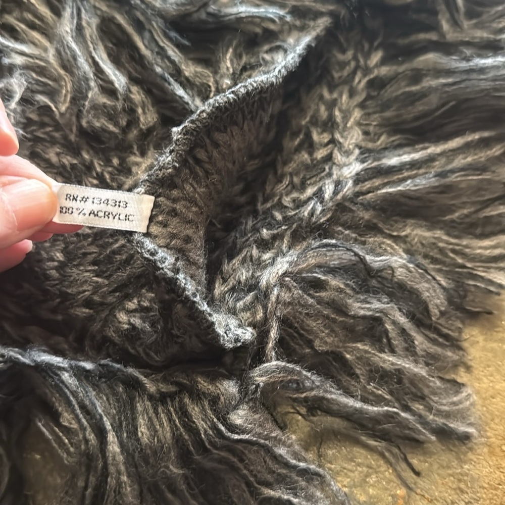 🆕 Chunky Knit Gray/Black Cowl/Scarf with Wooden Like Large Buttons - Picture 12 of 14